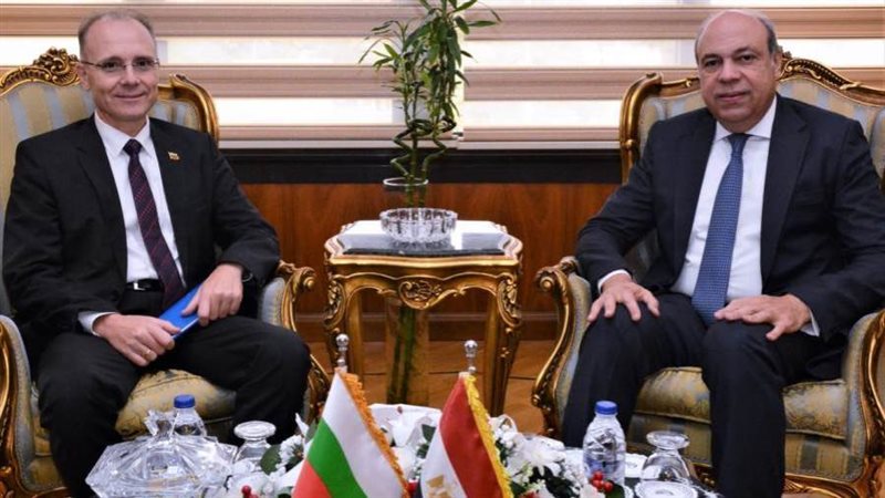 وزير الطيران وسفير