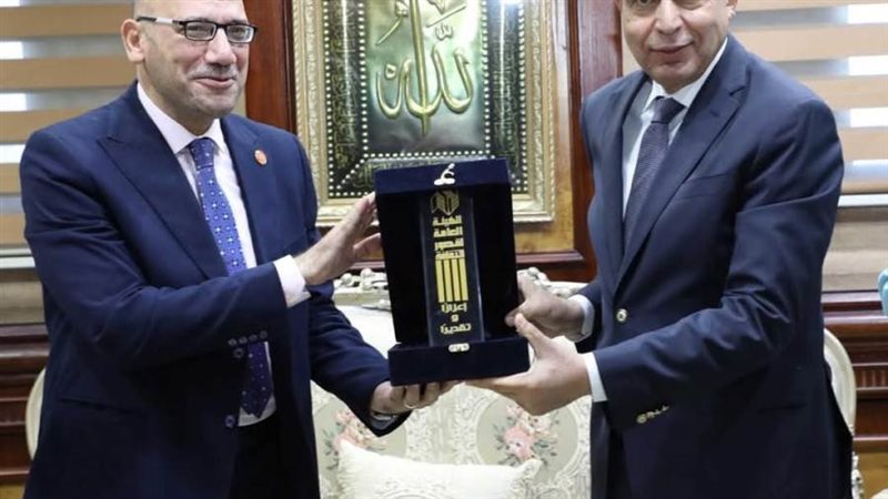 الثقافة تهدي درعها