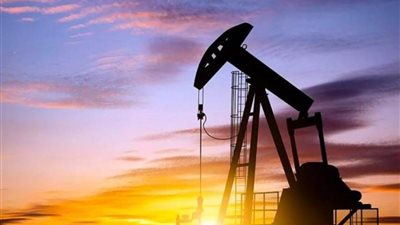 أسعار النفط تسجل أداء متباينا وسط اتهامات بين إسرائيل وحزب الله بخرق وقف إطلاق النار