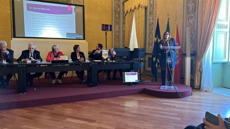 الدكتورة منال متولي