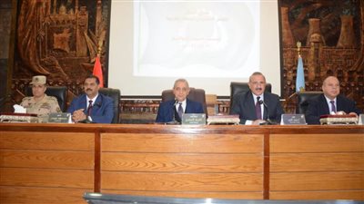  بالصور.. محافظ الغربية يوجه بالارتقاء بالخدمات للمواطنين وسرعة التعامل مع الشكاوى