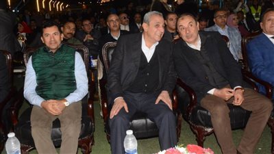 بالصور.. محافظ الغربية ووزيرا قطاع الأعمال والشباب يشهدون تسليم 70 جهاز عروس لفتيات بتبمات