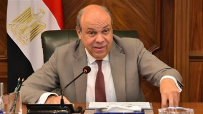 وزير الطيران أمام 