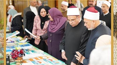 أمين الأعلى للشؤون الإسلامية ووكيل الأوقاف يفتتحان معرض كتاب كلية الدراسات بالإسكندرية