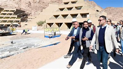 وزير الإسكان يتففد منطقة الزيتونة بمشروع التجلي الأعظم بمدينة سانت كاترين