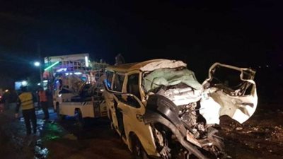 إصابة 13 شخصًا في حادث تصادم سيارتين أمام قرية أبو الريش بالطريق الزراعي بأسوان