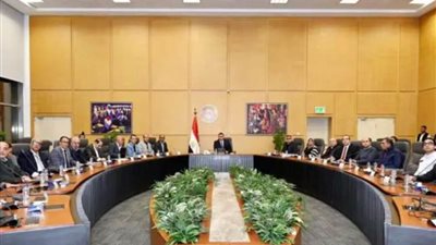 وزير الإسكان يعقد اجتماعاً موسعاً بمقر الوزارة مع شركات المقاولات العاملة بمشروع تطوير موقع التجلى الأعظم