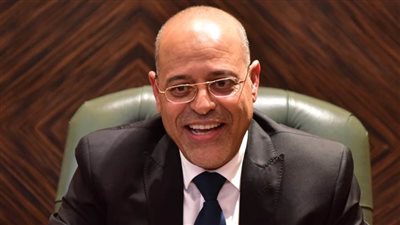 وزير العمل: توجيهات القيادة السياسية واضحة وصريحة بإزالة كافة العقبات أمام الاستثمار