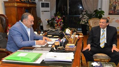 عاجل| محافظ أسيوط: 8 مناطق صناعية وجهود لجذب المستثمرين.. وتحرير 195 ألف مواطن من الأمية