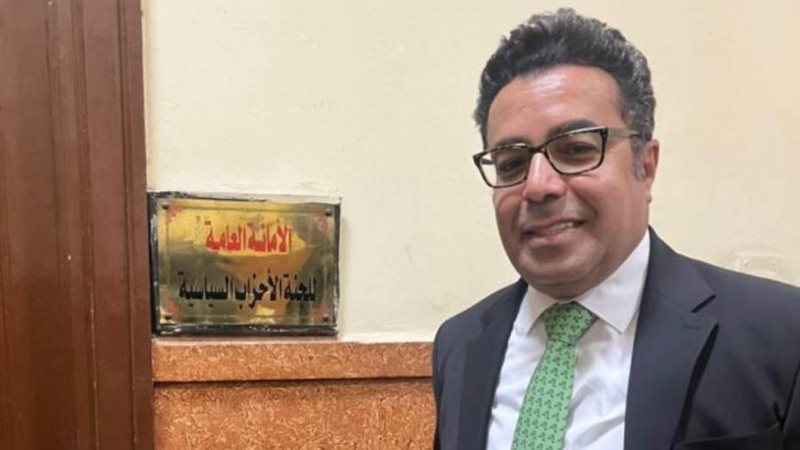 الدكتور باسل عادل