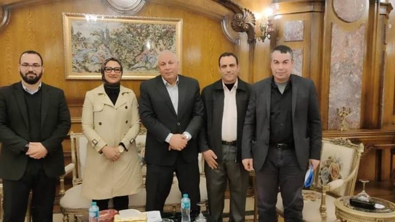 جانب من لقاء محافظ