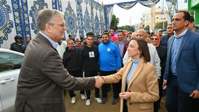 محافظ البحيرة والسفير الهولندي يفتتحان ملعب مركز شباب بلقطر الشرقية 