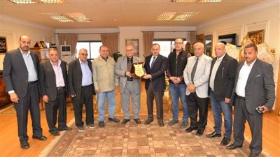 محافظ أسيوط يلتقي وفداً من النقابة العامة للعاملين بالخدمات الصحية بالمحافظة