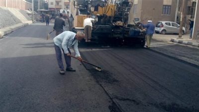 محافظ أسيوط: رصف الطريق الموازي للسكة الحديد بمنطقة السادات بحي غرب 