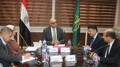 محافظ القليوبية يبحث تحويل منطقتي باسوس والعكرشة لمدن صناعية نموذجية مقننة 