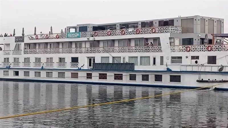 شحوط باخرة سياحية