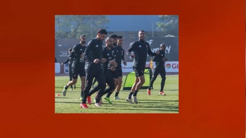لاعبو الأهلي في التدريبات