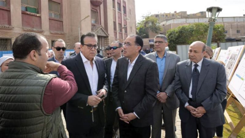 رئيس الوزراء فى جولة