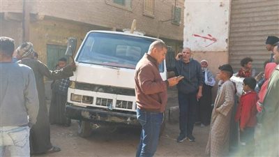 ضبط سيارة كسح تفرغ الصرف الصحي بترعة نجع حمادي بأسيوط