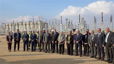 رئيس الوزراء يتفقد أعمال محطة الربط الكهربائي المصري السعودي العملاقة