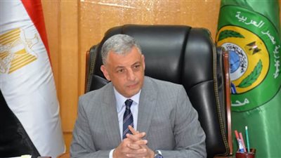 محافظ الإسماعيلية يناقش تعزيز التعاون بين كل الجهات لتقديم خدمات متميزة للمواطنين