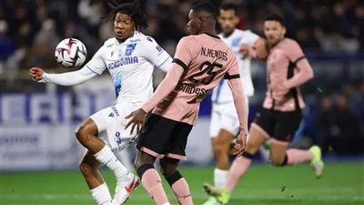 كبير فرنسا يعاني .. باريس يتعثر أمام أوكسير بتعادل سلبي