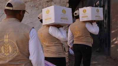«بيت الزكاة والصدقات» يوزع بطاطين ومواد غذائية على المستحقين بمحافظة أسوان ضمن حملة «دفء وطمأنينة»