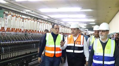 وزير قطاع الأعمال العام يتفقد مصانع 