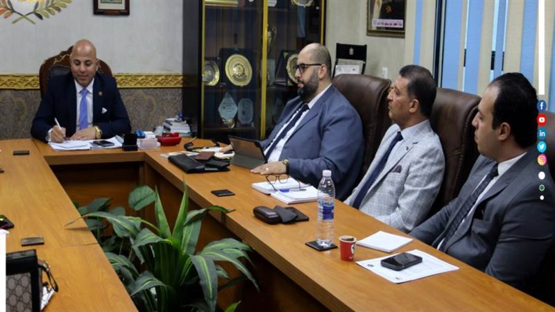 خلال الاجتماع