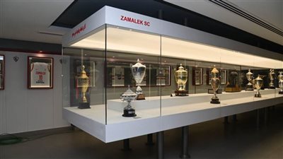 لبيب يطالب نجوم الزمالك بوضع المقتنيات التاريخية بمتحف النادي