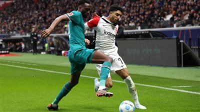 عاجل .. مرموش في الوصافة.. وآينتراخت يخطف نقطة من أوجسبورج في البوندزليجا