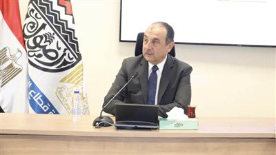 وزير قطاع الأعمال يشدد على تشغيل المصانع بطاقاتها القصوى 