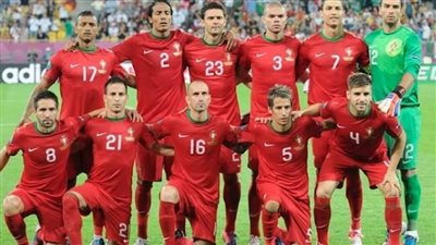 أسطورة كرة القدم البرتغالية يعلن الاعتزال