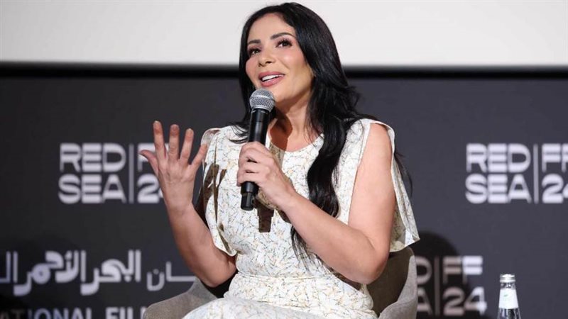 الفنانة منى زكى