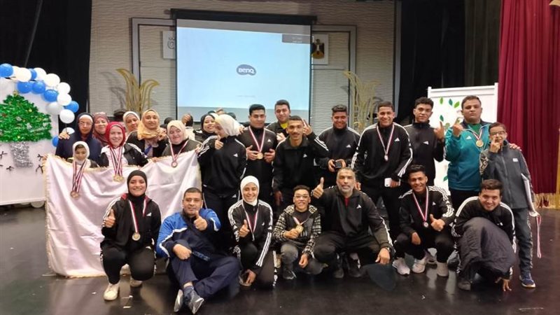 الطلاب الفائزين