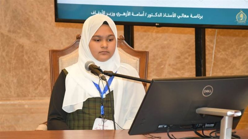 متسابقة من حفظة القرآن