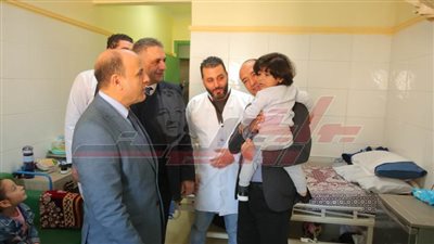 محافظ كفر الشيخ يطمئن على الأشقاء الفلسطينيين بالمستشفى العام
