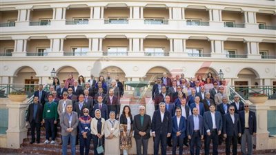رئيس جامعة كفر الشيخ يشارك في برنامج القيادات الجامعية