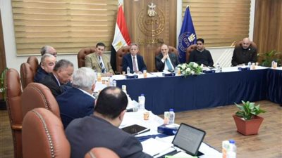 رئيس هيئة الدواء يبحث التحديات التي تواجه الشركات مع جهاز الدمغة