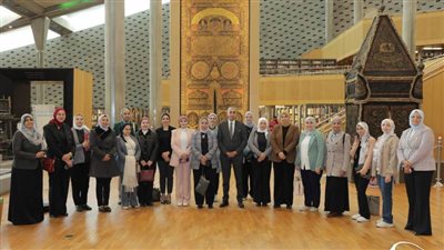 متدربات الدفعة الأولى من برنامج «المرأة تقود للتنفيذيات» في جولة معرفية بمكتبة