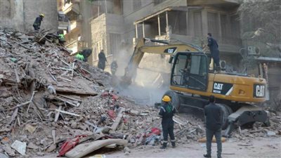 حصر مبدئي.. إصابة 3 ووفاة 8 في انهيار عقار 