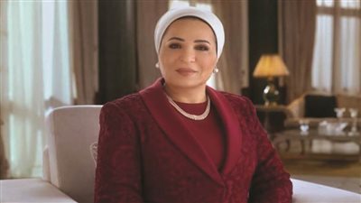 السيدة انتصار السيسي تعرب عن سعادتها بزيارة قلعة ميراني بعمان والاطلاع على الحرف التراثية