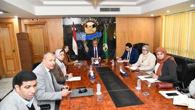 محافظ الفيوم يستعرض