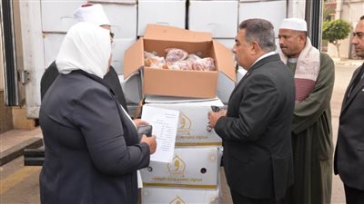محافظ الدقهلية يتسلم 2 طن لحوم من صكوك الطعام 