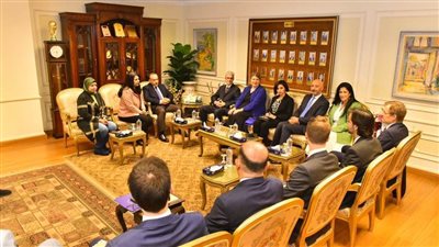 محافظ أسيوط يستقبل وفدًا من مستشاري التجارة في الدول الأعضاء بالاتحاد الأوروبي