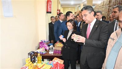 محافظ البحيرة ووزير التموين يتفقدان مستودع الشركة العامة لتجارة السلع التموينية 