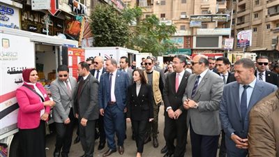 محافظ البحيرة ووزير التموين يتفقدان سيارات الخريجين لتوفير السلع الغذائية بأسعار مخفضة 