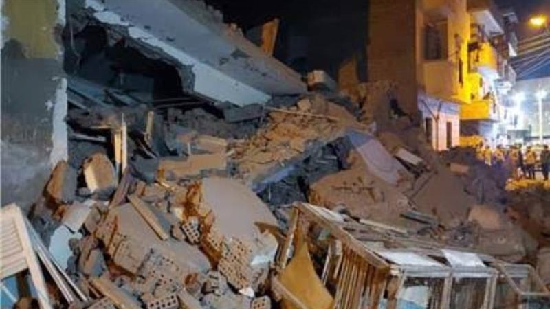 انهيار منزل قديم