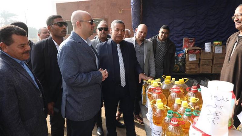 مناقذ بيع السلع ببنى