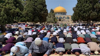 50 ألفا يؤدون صلاة الجمعة في المسجد الأقصى
